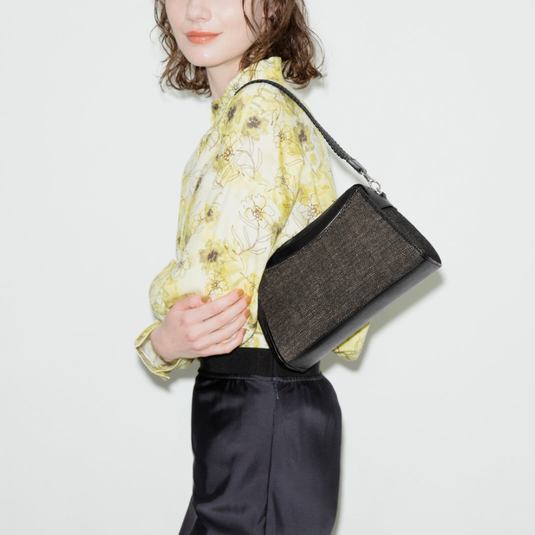 Jutee Shoulder M